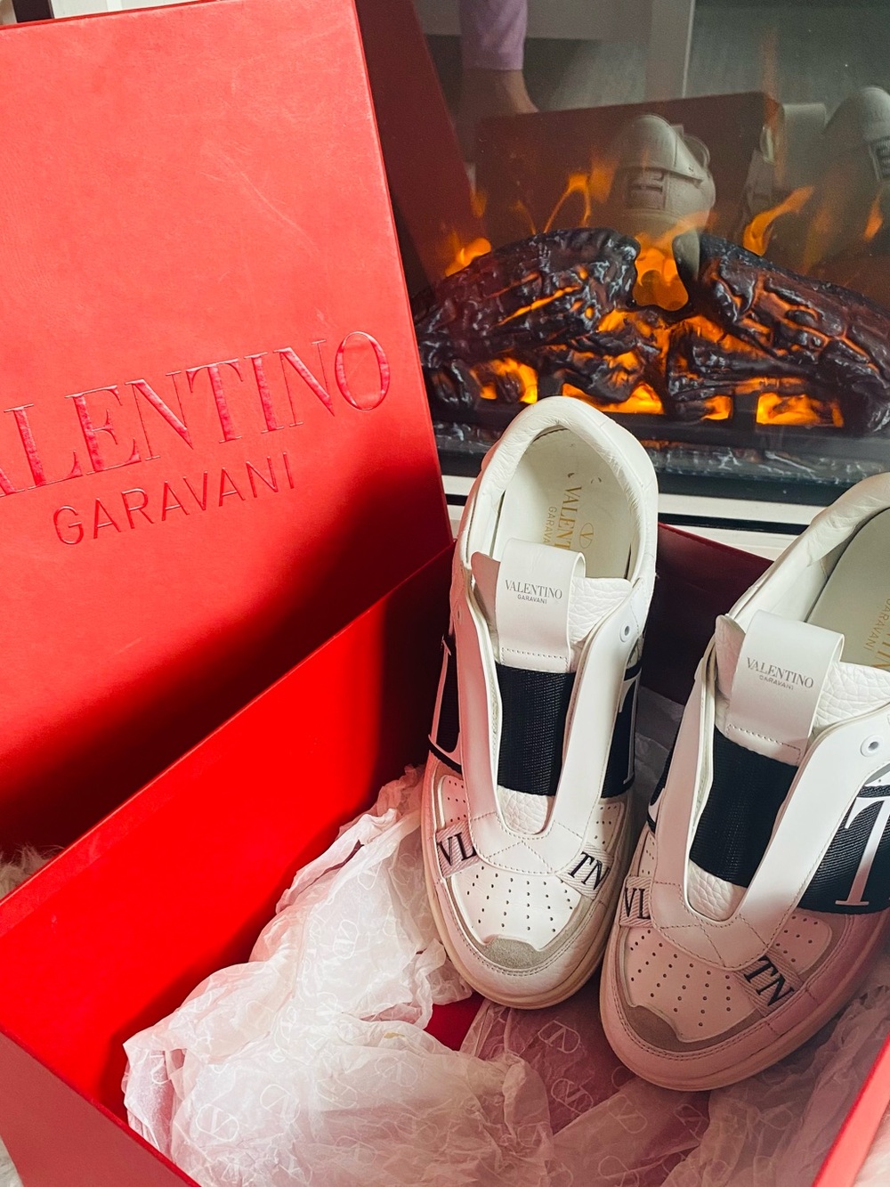 🛍️Valentino Garavani Authentic VLTN Men’s White & Black Leather Low-Top Sneakers